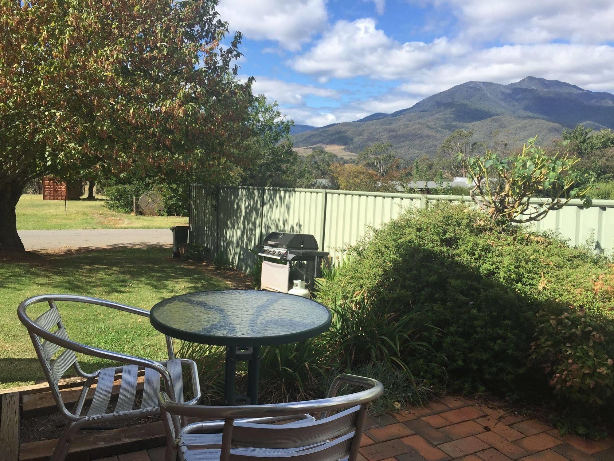 Bogong Moth Motel Mount Beauty Εξωτερικό φωτογραφία