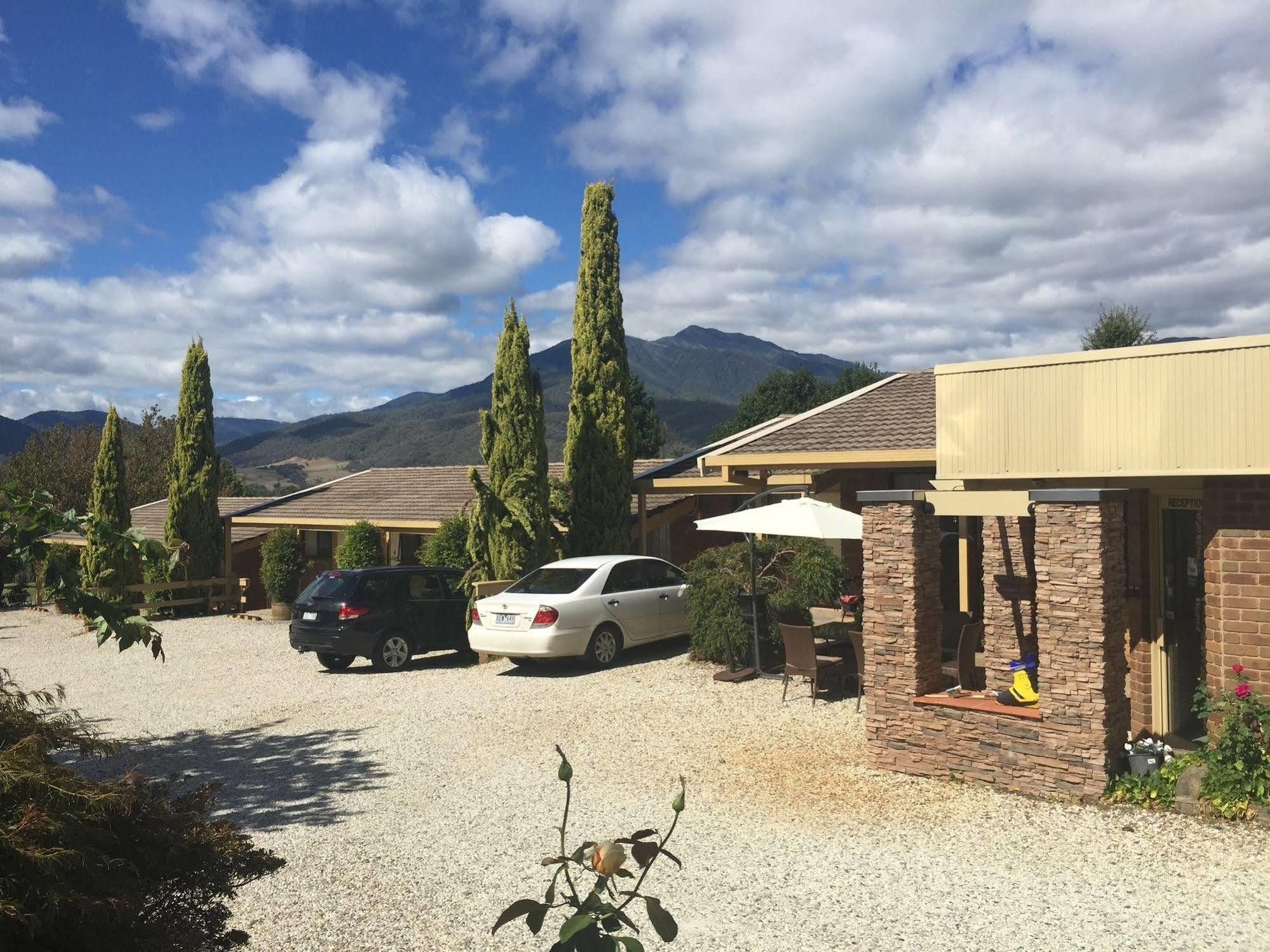 Bogong Moth Motel Mount Beauty Εξωτερικό φωτογραφία